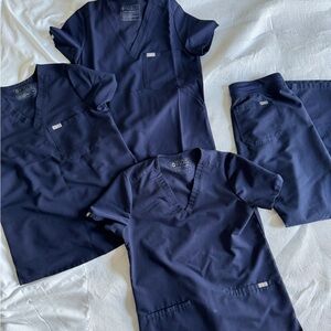 BUNDLE of 2 figs Catarina tops XS